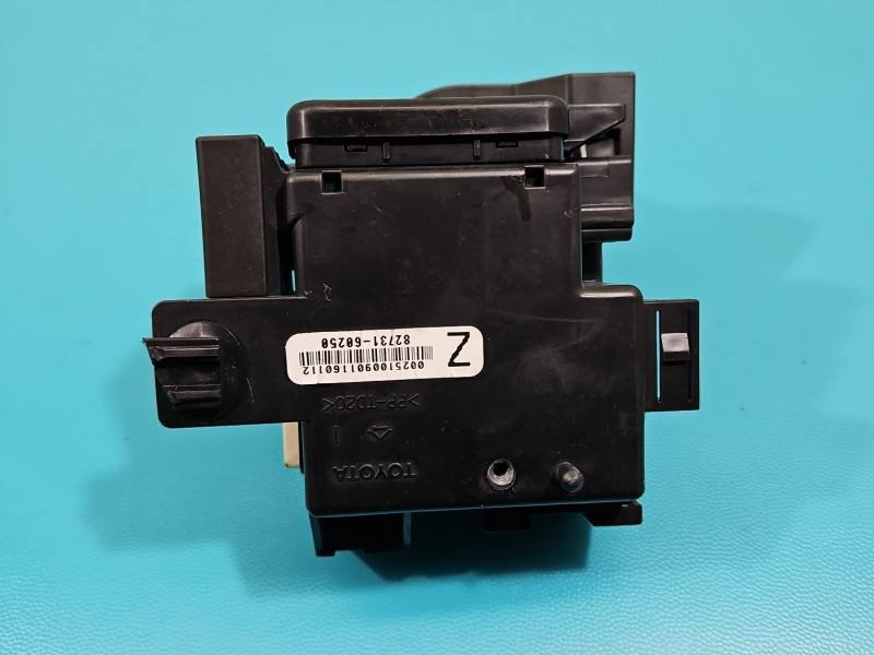 Блок керування модуль Toyota Land Cruiser 82731-60250 — фото деталі 8