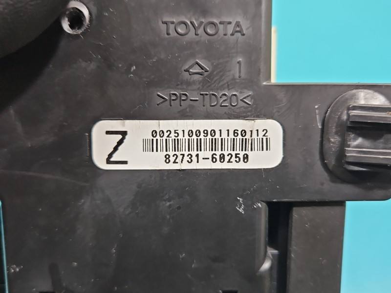 Блок керування модуль Toyota Land Cruiser 82731-60250 — фото деталі 9