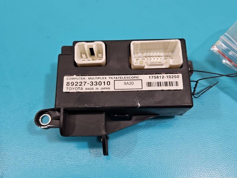 Блок керування модуль Toyota Land Cruiser 89227-33010 — фото деталі 2