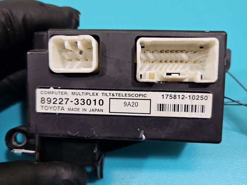 Блок керування модуль Toyota Land Cruiser 89227-33010 — фото деталі 3