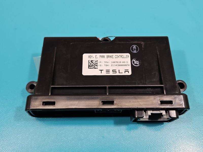 Блок керування модуль Tesla Model S 1007618-00-D — фото деталі 2