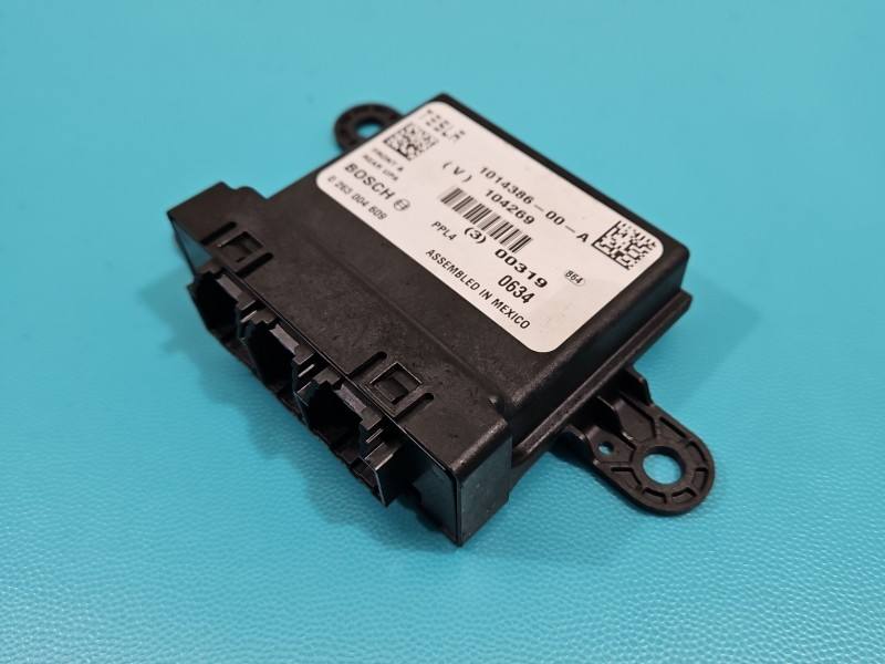 Блок керування модуль Tesla Model S 1014386-00-A