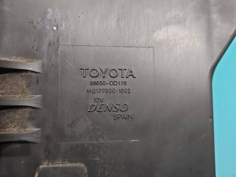 Блок керування модуль Toyota Yaris 2 88650-0D170 — фото деталі 3