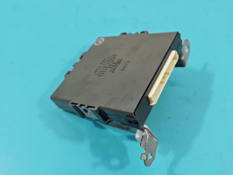 Блок керування модуль Toyota Prius 89670-47010