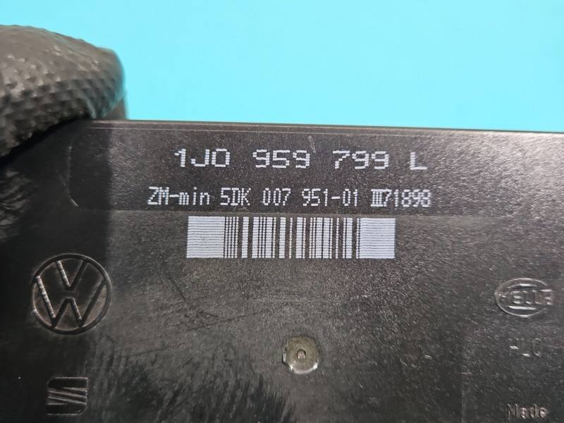 Блок керування модуль Skoda Octavia 1 1J0959799L — фото деталі 3