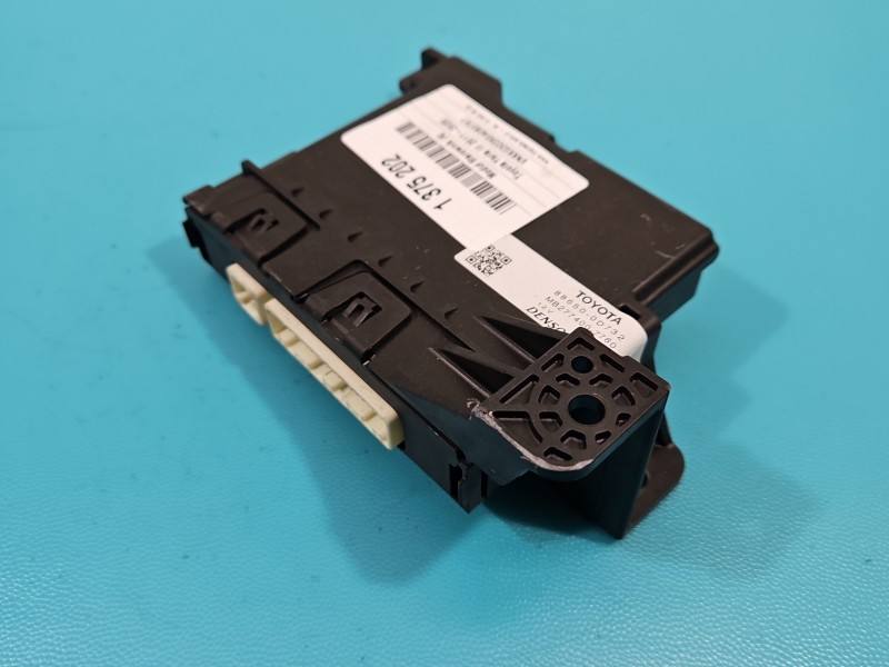 Блок керування модуль Toyota Yaris 3 88650-0D732