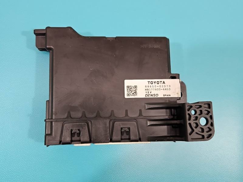 Блок керування модуль Toyota Auris 88650-02D70 — фото деталі 2