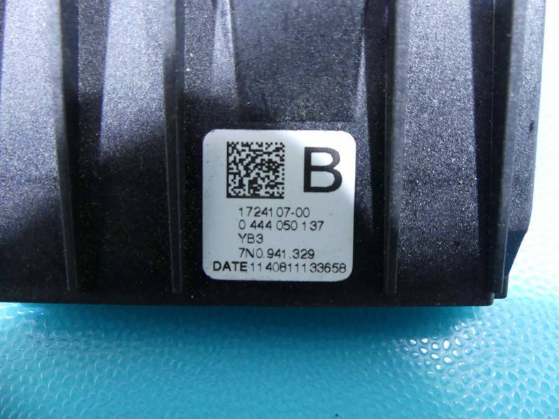 Блок керування модуль Volkswagen Passat B8 1724107-00 — фото деталі 4