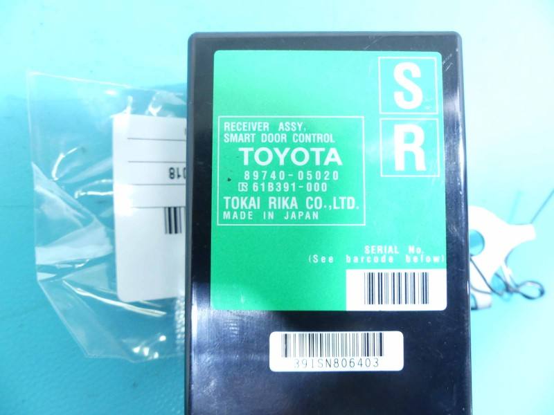 Блок керування модуль Toyota Avensis T27 89740-05020 — фото деталі 3