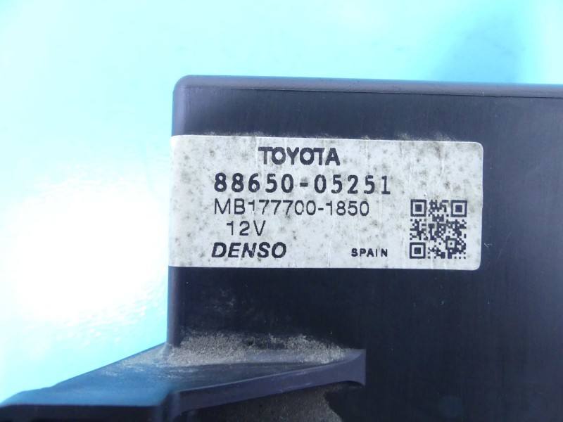 Блок керування модуль Toyota Avensis T27 88650-05251 — фото деталі 3