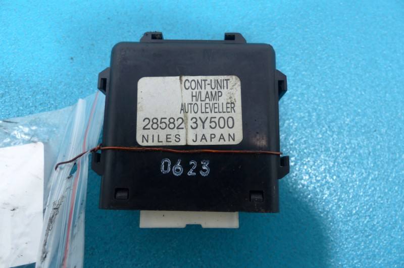 Блок керування модуль Nissan Maxima 285823Y500