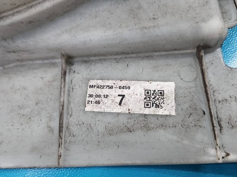 Вентилятор радіатора дифузор Toyota Yaris 3 MF422750-0459 — фото деталі 7