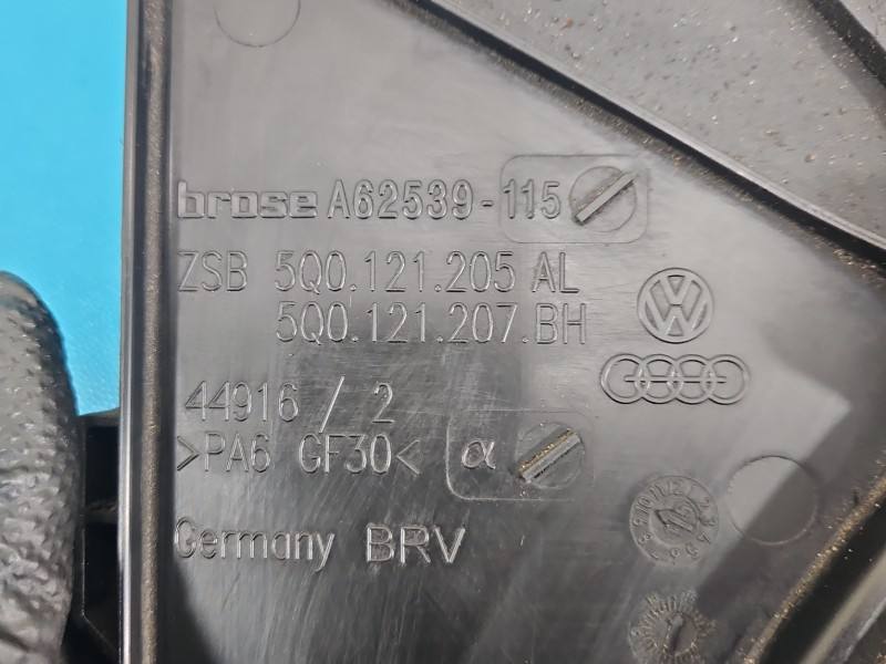 Вентилятор радіатора дифузор Skoda Octavia 3 5Q0121205AL — фото деталі 4