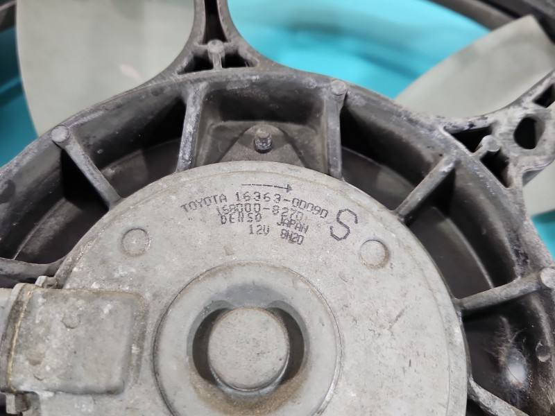 Вентилятор радіатора дифузор Toyota Yaris 3 MF422750-6442 — фото деталі 4