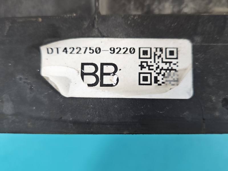 Вентилятор радіатора дифузор Toyota Avensis T27 422750-9220 — фото деталі 2