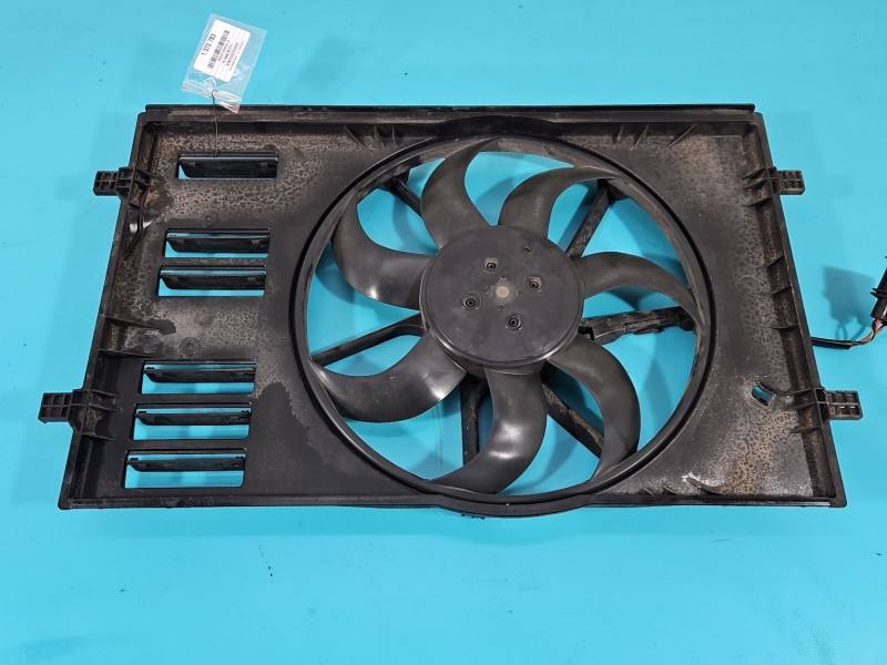 Вентилятор радіатора дифузор Volkswagen Passat B8 5Q0959455AP