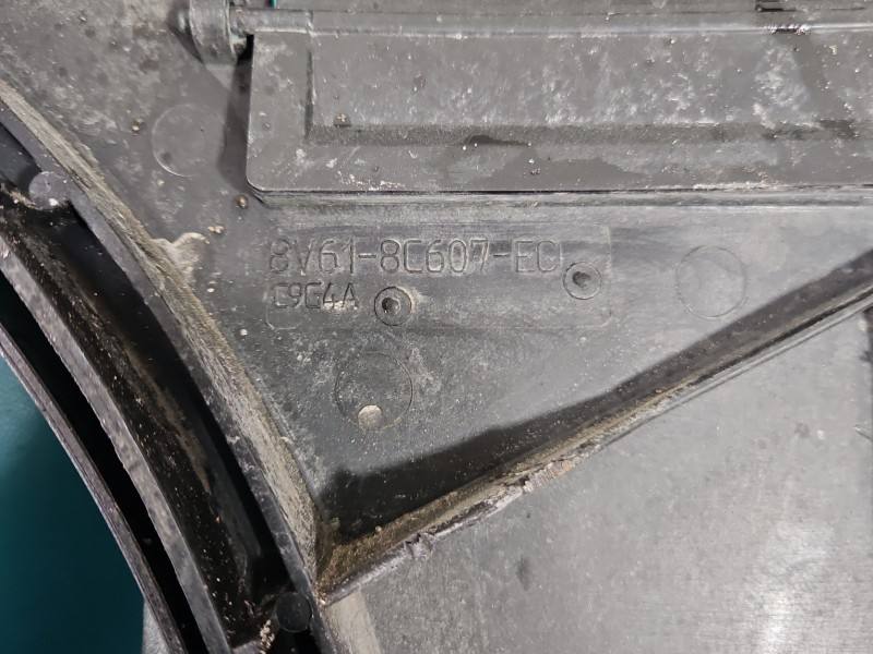 Вентилятор радіатора дифузор Ford Focus 8V61-8C607-EC — фото деталі 5