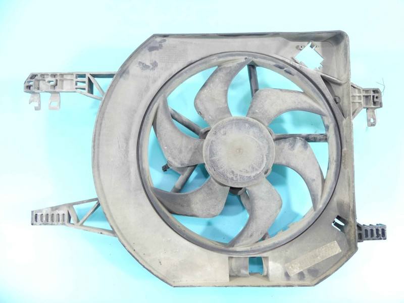 Вентилятор радіатора дифузор Nissan Primastar 8200151873
