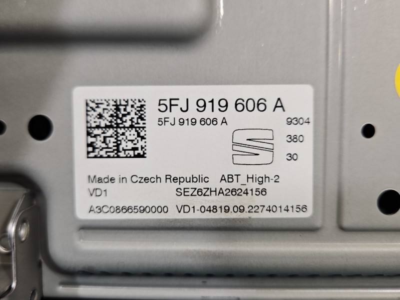 Монітор дисплей бортовий комп'ютер Seat Ateca 5FJ919606A — фото деталі 7