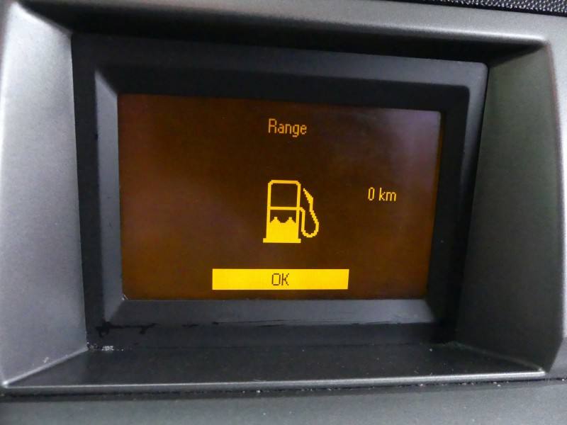 Монітор дисплей бортовий комп'ютер Opel Signum 13154971