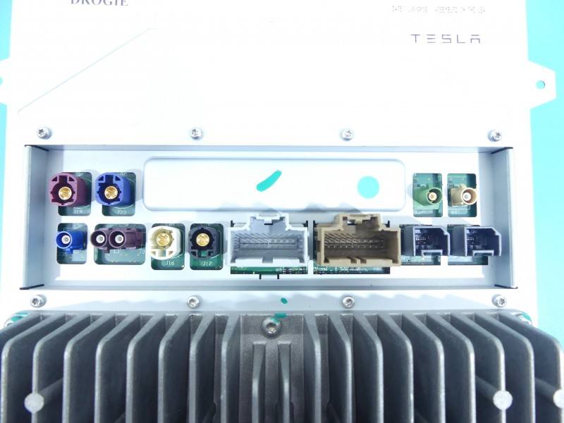 Монітор дисплей бортовий комп'ютер Tesla Model S 1045006-03-A — фото деталі 8