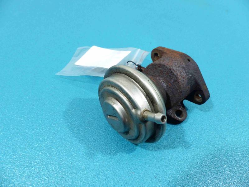 Клапан EGR Audi A8 D3 057131503K