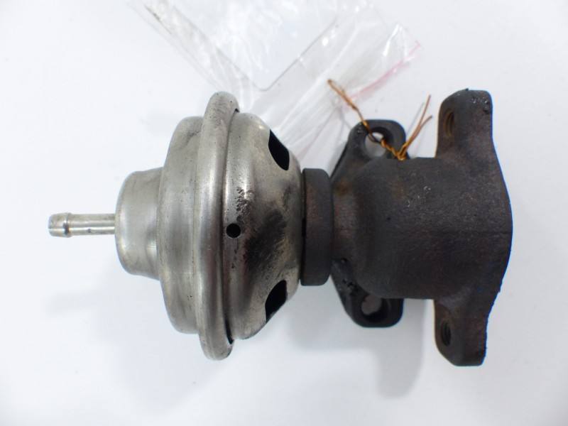 Клапан EGR Volkswagen Passat B5 — фото деталі 2