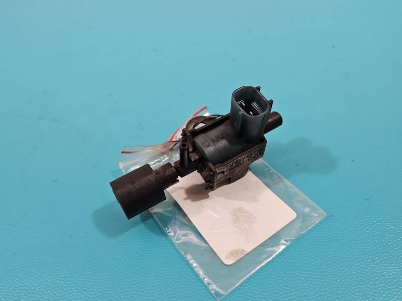 Вакуумный клапан Toyota Avensis T22 90910-12219
