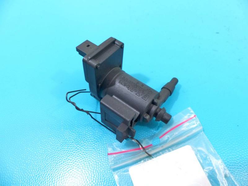 Вакуумный клапан Mercedes C W203 A2038000178