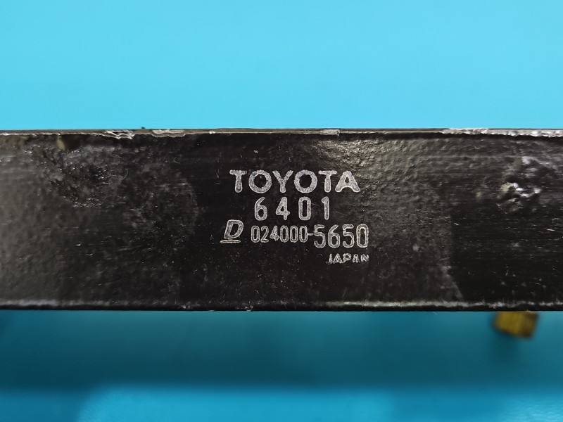 Масляний радіатор теплообмінник Toyota Verso 024000-5650 — фото деталі 7