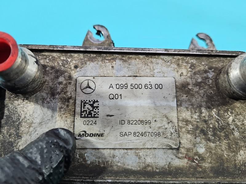 Масляний радіатор теплообмінник Mercedes E W213 A0995006300 — фото деталі 3