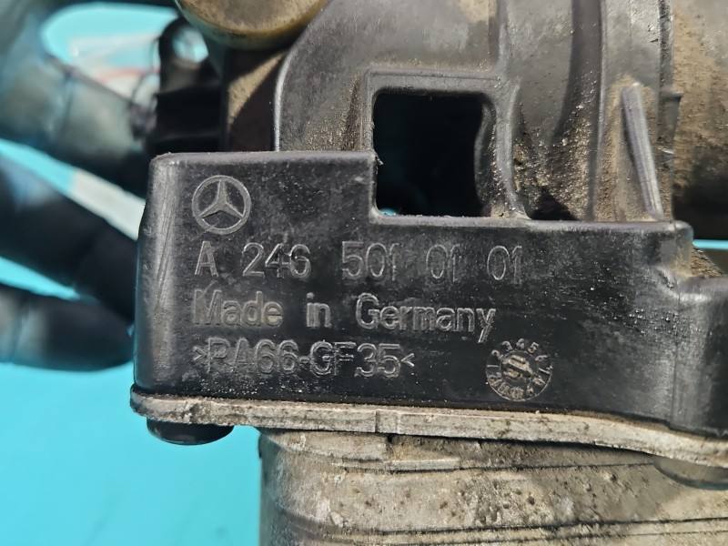 Масляний радіатор теплообмінник Mercedes B W246 A2465010101 — фото деталі 7