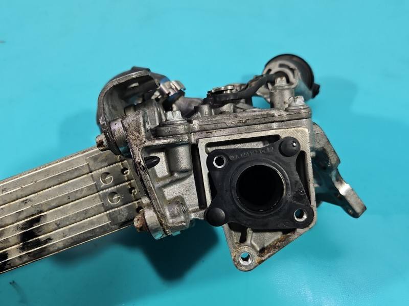 Радіатор EGR вихлопних газів Mercedes E W212 A6511400275004 — фото деталі 8