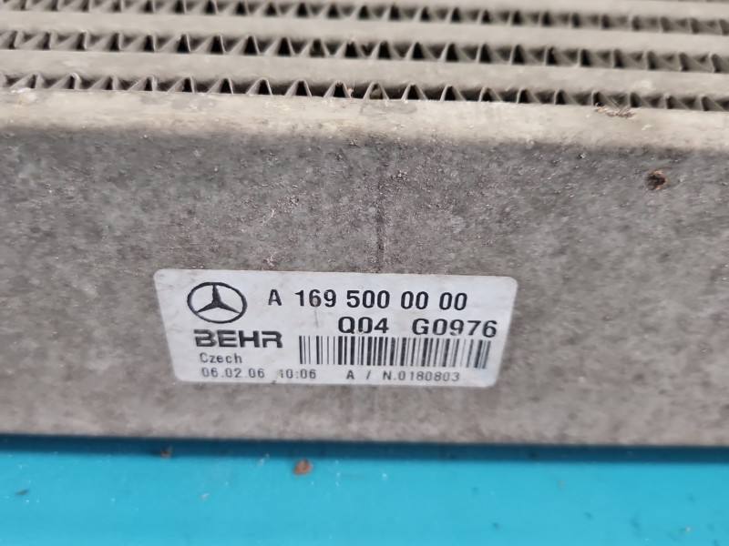 Інтеркулер радіатор Mercedes B W245 A1695000000 — фото деталі 2