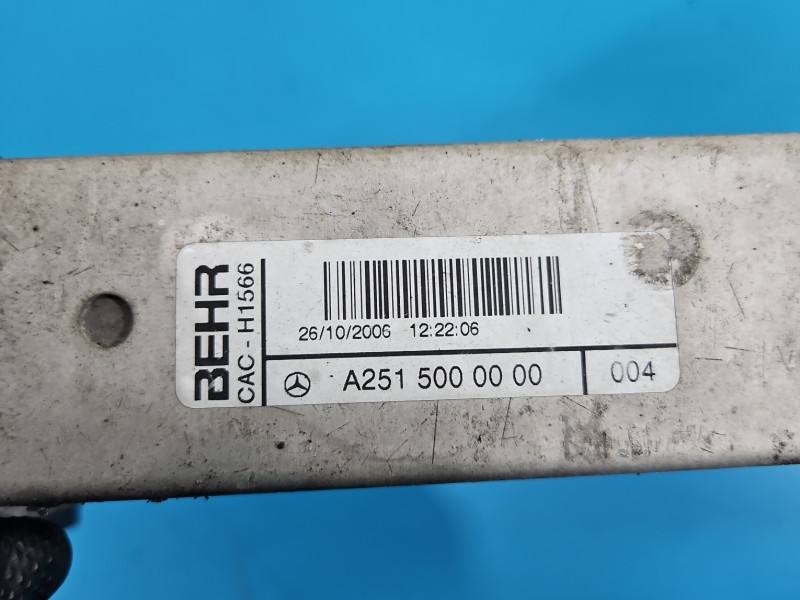 Інтеркулер радіатор Mercedes ML W164 A2515000000 — фото деталі 3