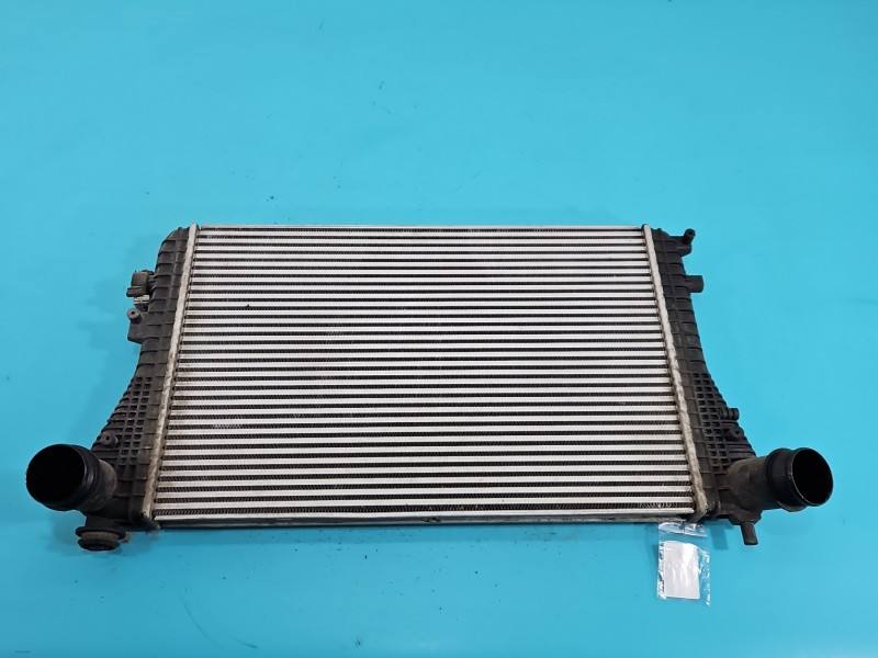 Интеркулер радиатор Volkswagen Passat B7 3AA145805C