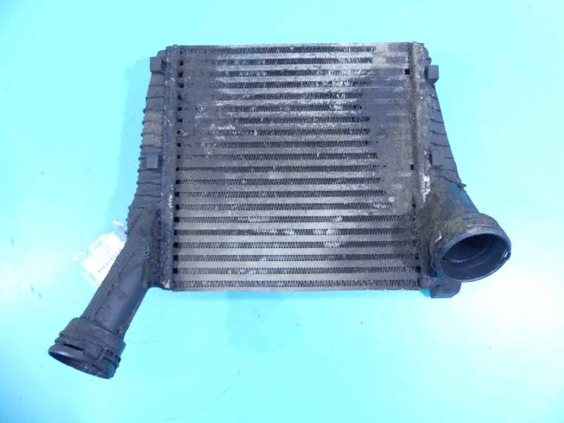 Інтеркулер радіатор Volkswagen Touareg 7L6145804