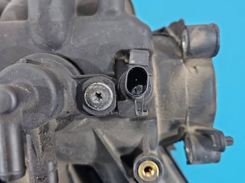 Впускний колектор Mercedes B W245 A2661400001 — фото деталі 8