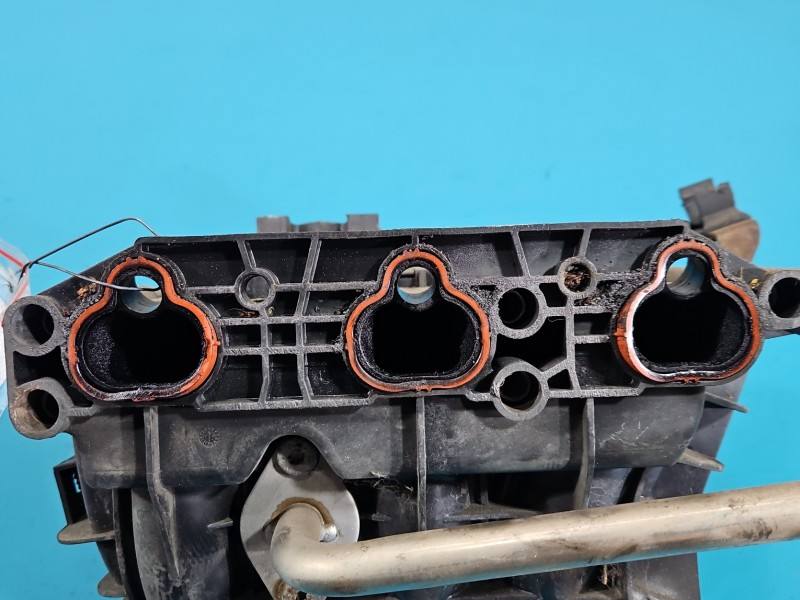 Впускний колектор Opel Corsa C — фото деталі 2