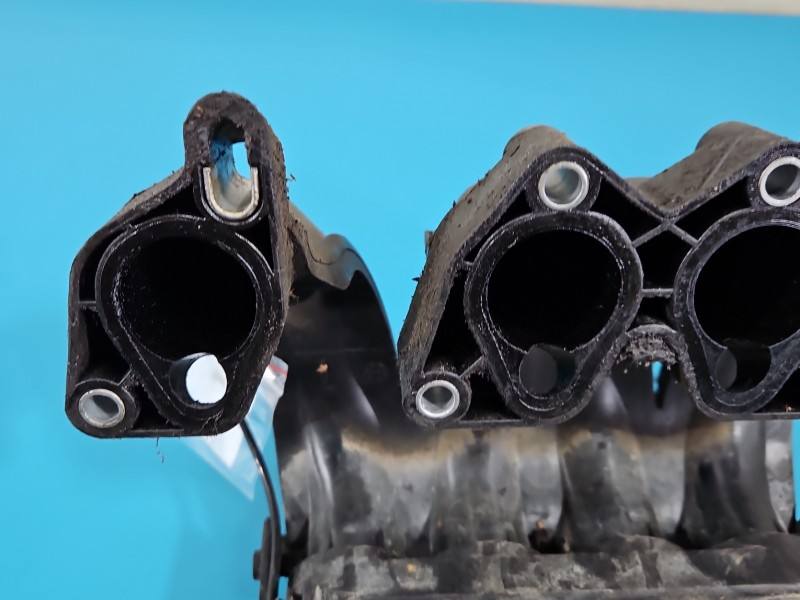 Впускний колектор Volkswagen Golf 4 AKL — фото деталі 3
