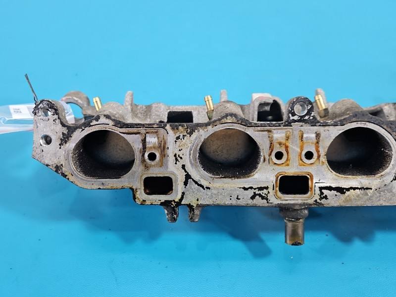 Впускний колектор Volvo S60 1068106S02 — фото деталі 3
