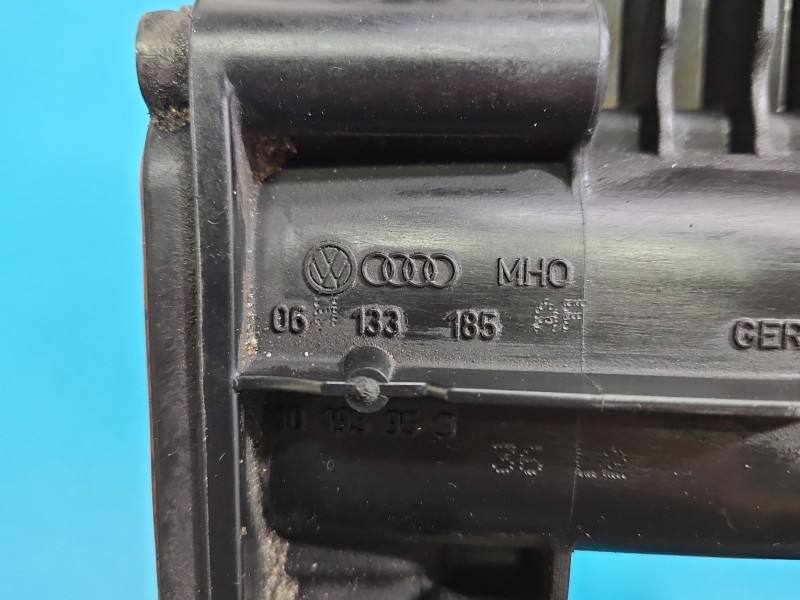 Впускний колектор Audi A5 8T 06M133185AP — фото деталі 3