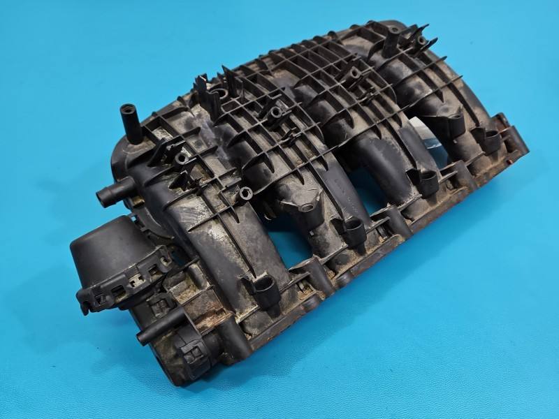 Впускний колектор Audi A3 8V 06L133201AA