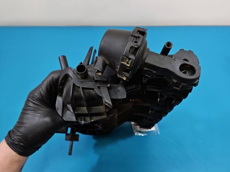 Впускний колектор Audi A3 8V 06L133201AA — фото деталі 7
