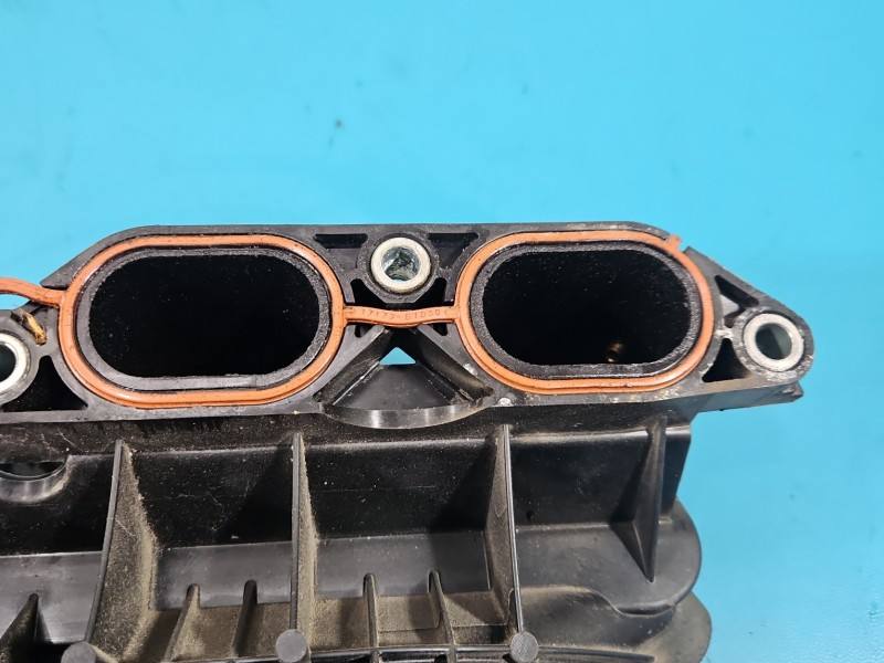 Впускний колектор Toyota Auris 1105870S01 — фото деталі 2