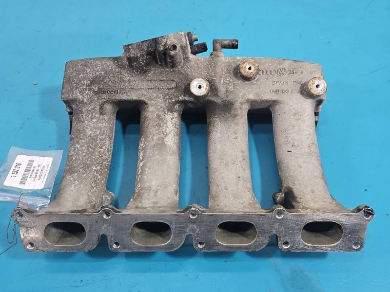 Впускний колектор Volkswagen Passat B5 06B133223D