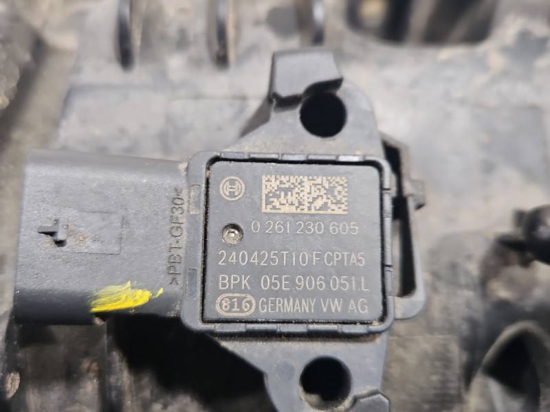 Впускний колектор Skoda Kamiq 05C129709J — фото деталі 4