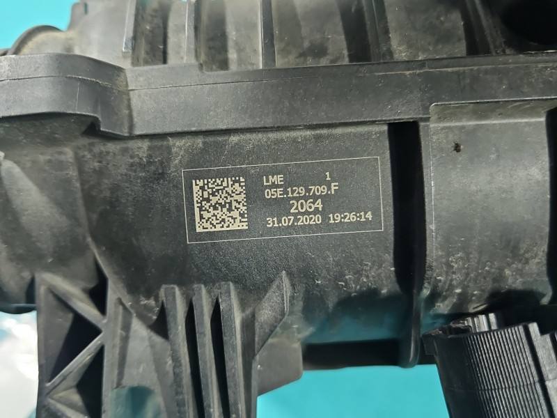 Впускний колектор Volkswagen Tiguan 05E129709F — фото деталі 10