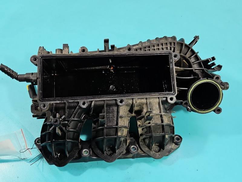 Впускний колектор Skoda Fabia 3 04C129711E — фото деталі 2