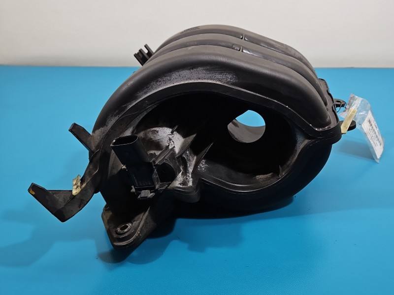 Впускний колектор Skoda Citigo 04C133201H — фото деталі 8